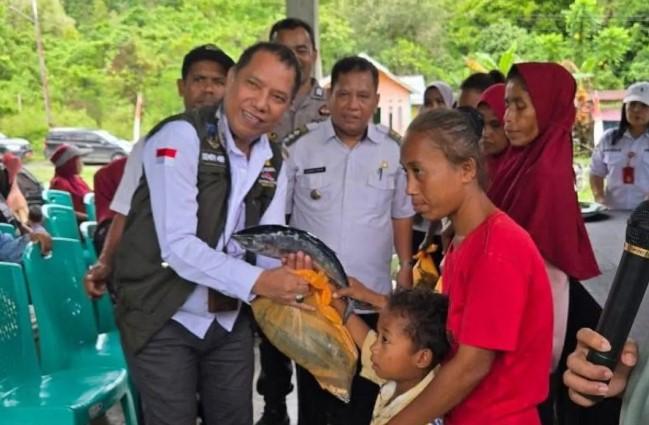 Tekan Stunting, Pemkab Donggala Salurkan Ikan Segar dan Bibit Ikan ke 307 Keluarga Berisiko