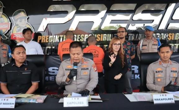 Polisi Tangkap Dua Pria yang Ancam Pedagang Nanas di Bekasi dengan Golok, Mengaku Anggota Ormas