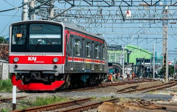 KRL Bogor–Jakarta Kota Anjlok di Stasiun Jakarta Kota, Penumpang Dievakuasi Aman dan Layanan Disesuaikan