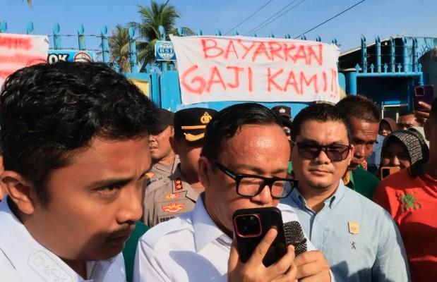 Wamenaker Telepon Langsung Pemilik PT Bumi Sarimas, Desak Pembayaran Gaji Buruh yang Tertunda
