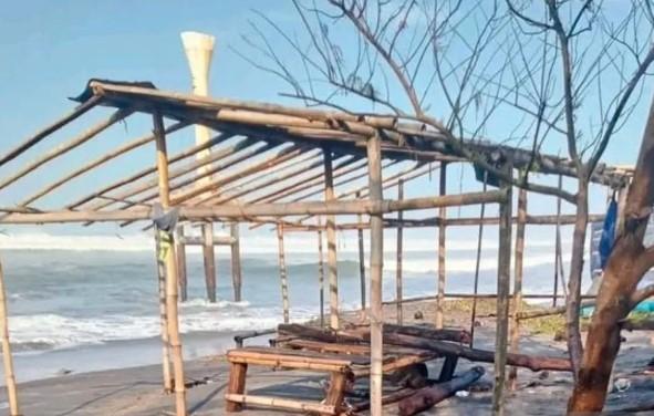 BPBD Cianjur Siagakan Petugas Pantau Gelombang Tinggi di Pantai Selatan
