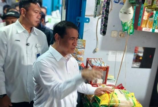 Mentan Amran Sulaiman Tanggapi Keluhan Pedagang soal Omzet Beras, Pastikan Operasi Pasar Terus Berlanjut hingga Desember