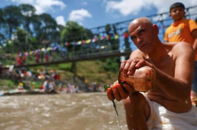 Warga Kathmandu Rayakan Kuse Aunsi, Festival Penghormatan untuk Sosok Ayah