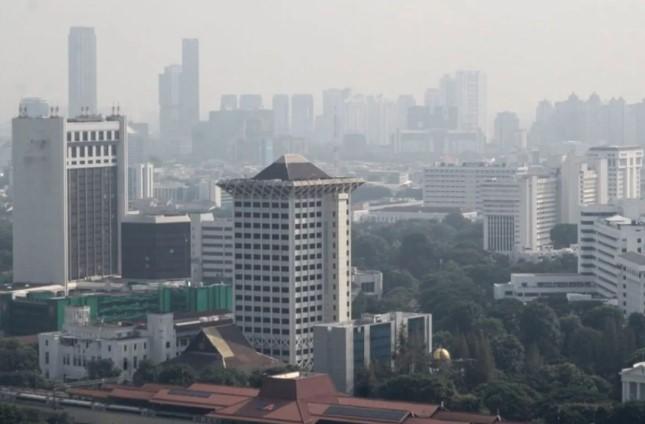 Udara Jakarta Masuk 5 Besar Terburuk di Dunia, PM2,5 12 Kali Lebih Tinggi dari Batas WHO