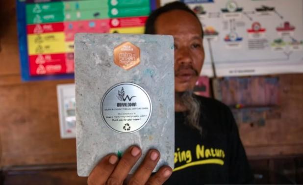 Dari Buruh ke Penggerak Lingkungan, Mamat dan Kelompok Wiralodra Ubah Sampah Jadi Karya Bernilai