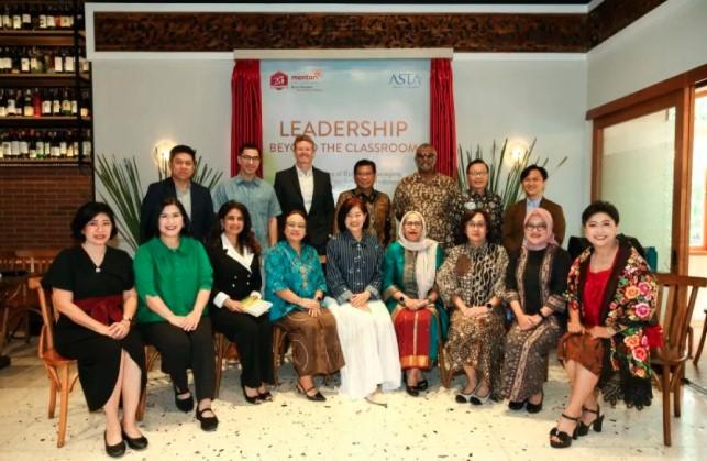 Buku Leadership Beyond The Classroom Soroti Praktik Kepemimpinan Kepala Sekolah Swasta di Indonesia dalam Menghadapi Dilema M