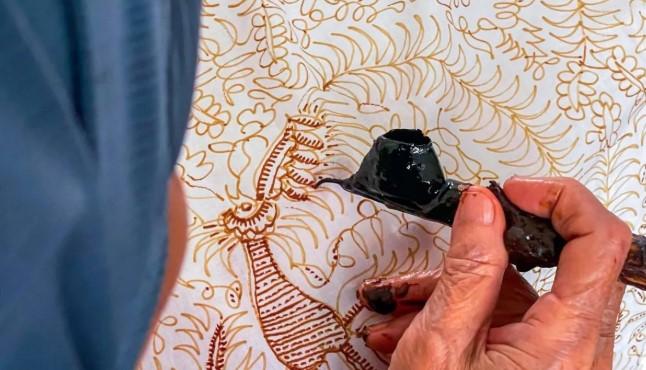 Batik Complongan Tetap Hidup di Tangan Toharoh dan Ratinah, Meski Perajin Tua Kian Menyusut