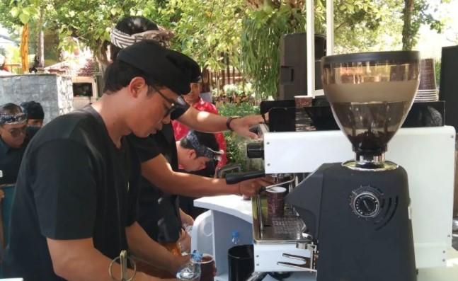 Tujuh Kesalahan Umum Saat Minum Kopi yang Bisa Merusak Kesehatan Usus dan Hati