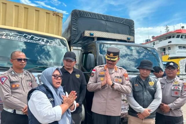 Polda Kepri Kawal Dua Truk Bantuan Kemanusiaan untuk Korban Banjir dan Longsor di Sumatera
