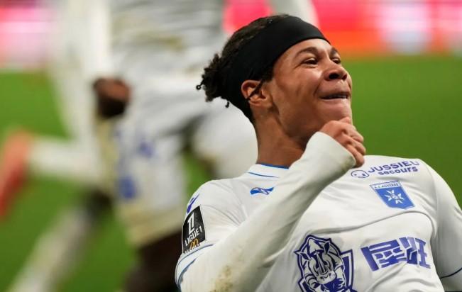 Lyon Tumbang dari Lorient, Auxerre Raih Kemenangan Penting atas Metz