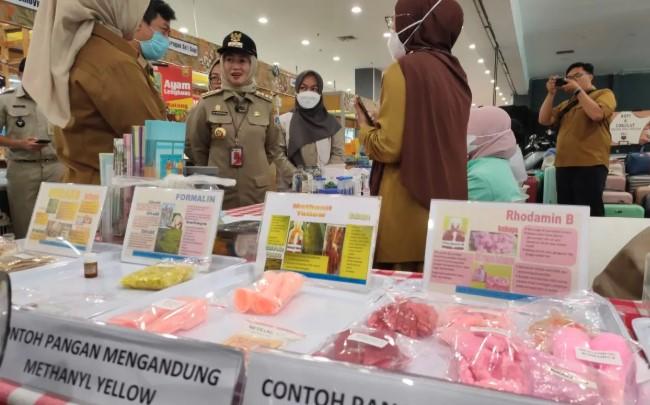 BBPOM-Pemkot Jakbar Temukan Makanan Berformalin Saat Sidak Swalayan