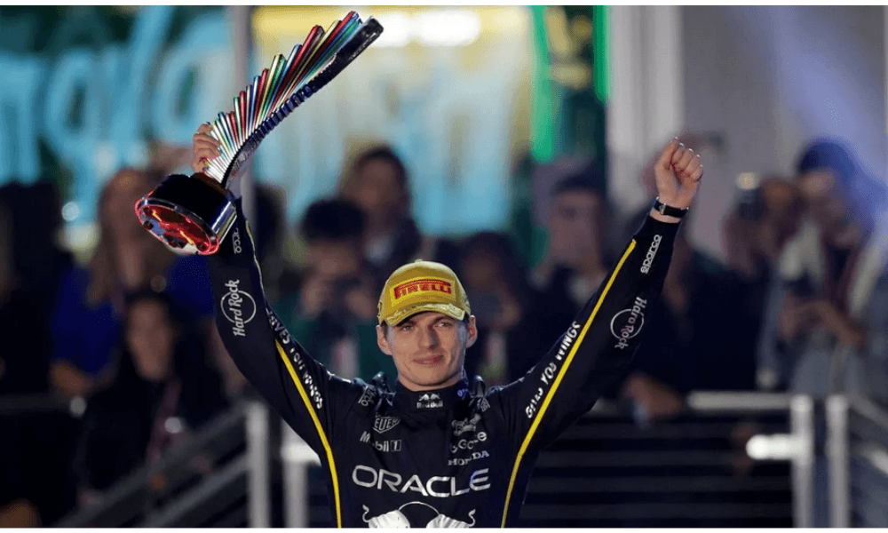 Meski Telah Dipecat, Christian Horner Masih Jalin Komunikasi Rutin dengan Verstappen