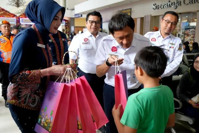 Kinerja Positif KAI Group Layani Lebih dari 27 Juta Pelanggan Selama Angkutan Natal dan Tahun Baru 2025/2026