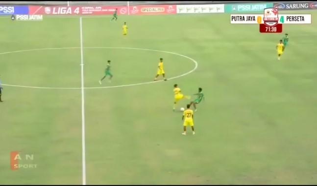 Tendang Dada Lawan, Pemain PS Putra Jaya Terancam Sanksi Seumur Hidup dari Komdis PSSI Jatim