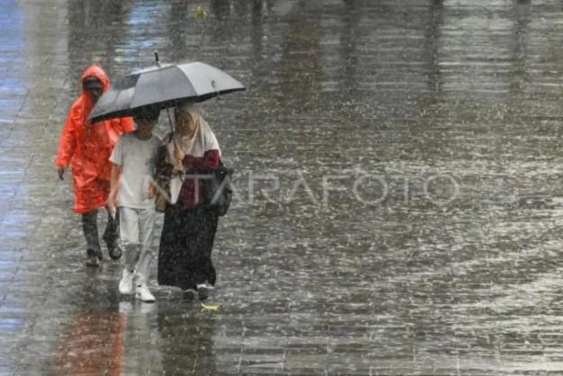 BMKG Peringatkan Hujan Lebat Disertai Petir dan Angin Kencang di Sejumlah Kota pada 7 Januari 2026