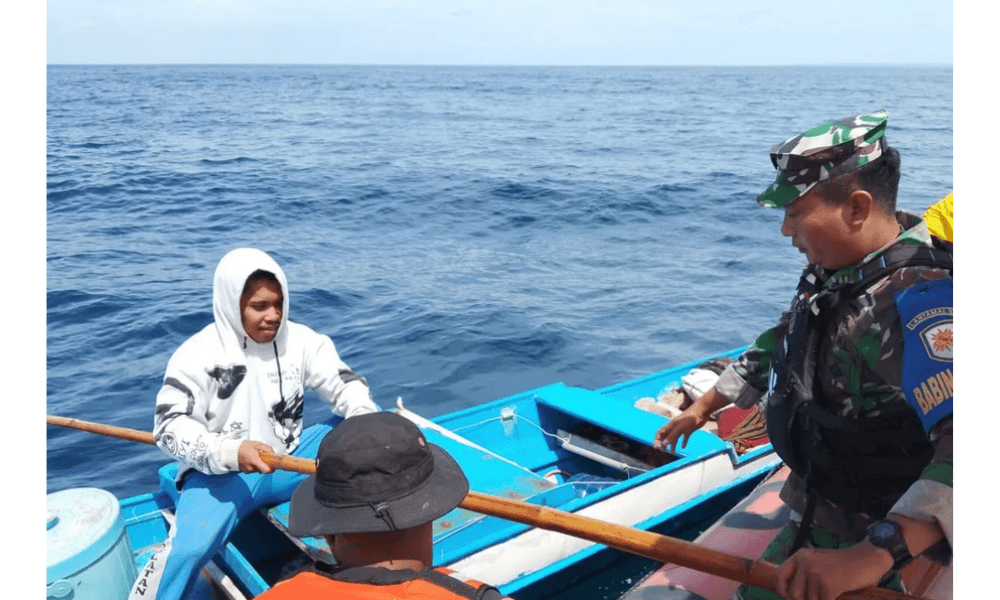 Tim SAR Selamatkan Nelayan dan Anaknya yang Alami Kecelakaan Kapal di Perairan Wakatobi
