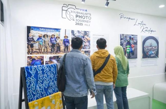 PNM Hadirkan Narasi Pemberdayaan Perempuan Lewat Pameran Foto di MRT Bundaran HI