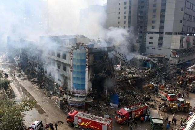 Kebakaran Pusat Perbelanjaan Gul Plaza di Karachi Tewaskan 21 Orang, Puluhan Masih Hilang