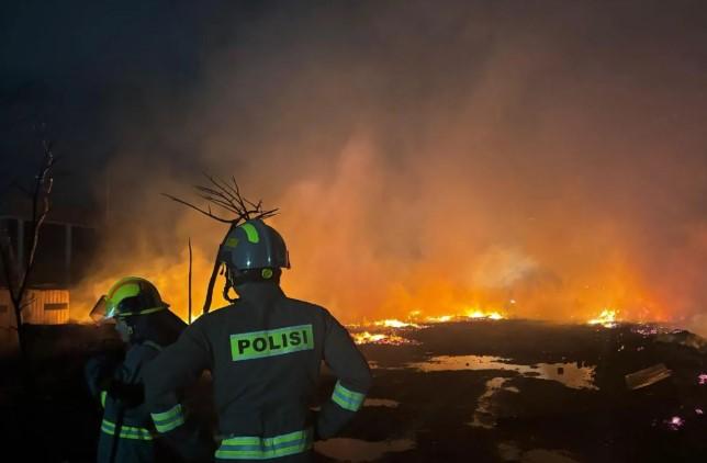 Kebakaran Hanguskan 11 Kios di Pasar Mega Legenda Batam, Api Padam dalam Dua Jam