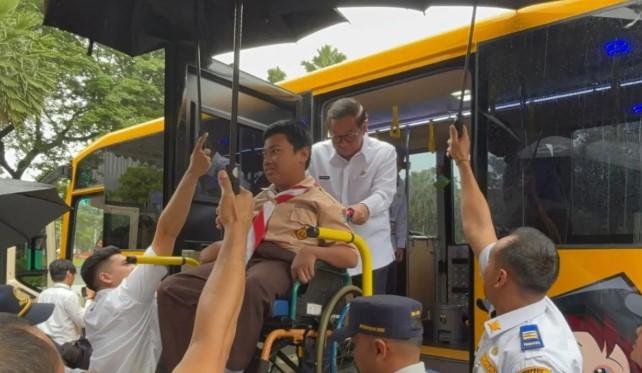 Pemprov DKI Jakarta Luncurkan 32 Bus Sekolah Gratis Ramah Disabilitas untuk Perluas Akses Pendidikan