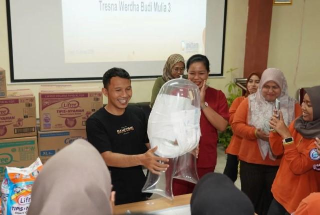 Pentingnya Edukasi Perawatan Lansia: Unicharm Berikan Pelatihan di Panti Sosial