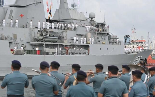 TNI AL Sambut Kedatangan Kapal Perang Australia HMAS Toowoomba di Tanjung Priok