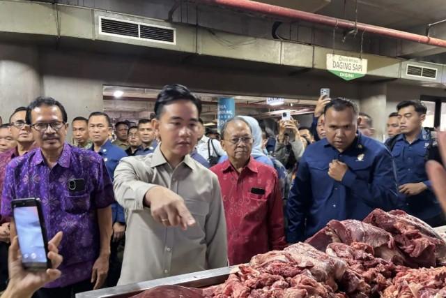 Wapres Gibran Tinjau Subsidi Bahan Pokok di Pasar Badung untuk Tekan Inflasi