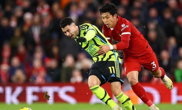 Arne Slot Pastikan Wataru Endo Absen Lama Usai Cedera Saat Lawan Sunderland