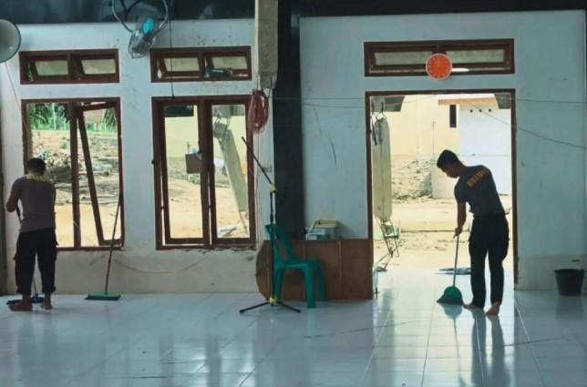 Brimob Sumut Perbaiki Masjid Muhammadiyah Garoga Sambut Ramadhan 1447 H