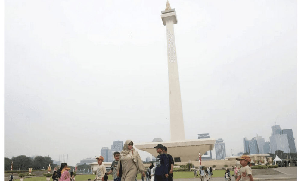 Ribuan Wisatawan Padati Monas pada Minggu Pertama Ramadhan 1447 Hijriah