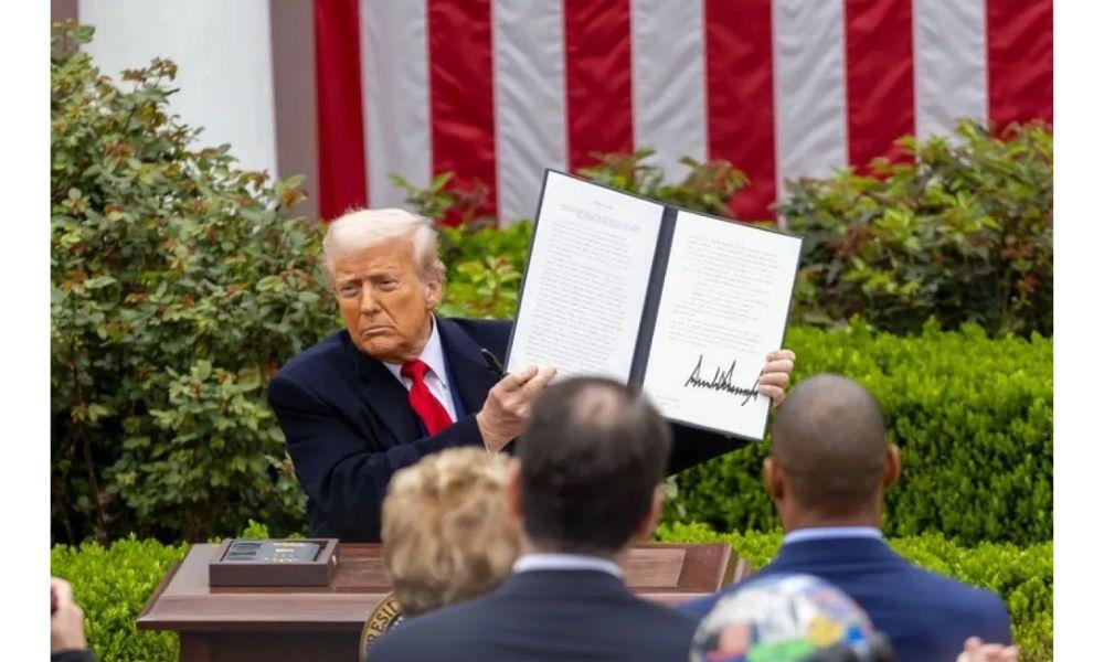 Trump Naikkan Tarif Global Jadi 15 Persen Sehari Usai Putusan Mahkamah Agung