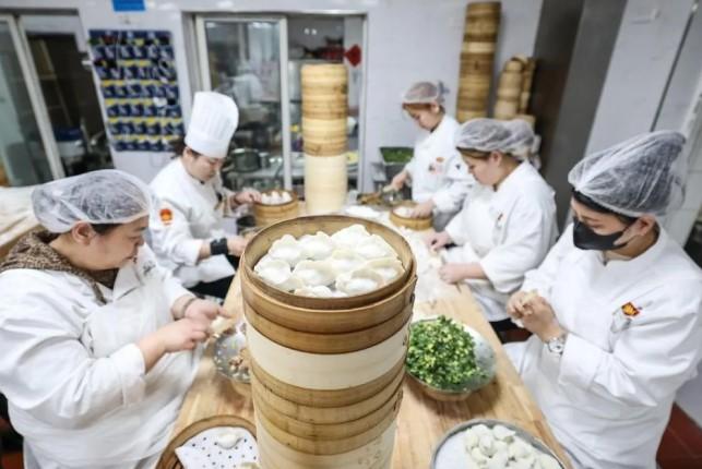 Tradisi Makan Pangsit Warnai Hari Kelima Imlek atau Powu di Shenyang