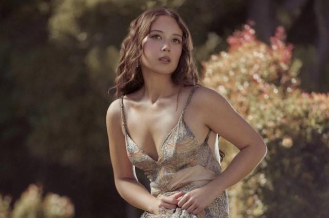 Laufey Umumkan Edisi Deluxe Album “A Matter of Time” dan Rilis Single Baru “How I Get”