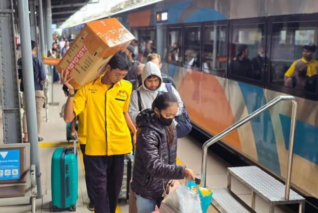 Kereta Ekonomi Jadi Favorit Mudik Lebaran 2026, KAI Catat Penjualan Tiket Tembus 378 Ribu
