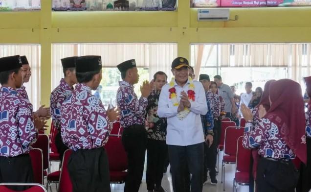 Menko Polkam Djamari Chaniago Tinjau SRMA 31 Pekanbaru Pastikan Fasilitas dan Guru Berkualitas