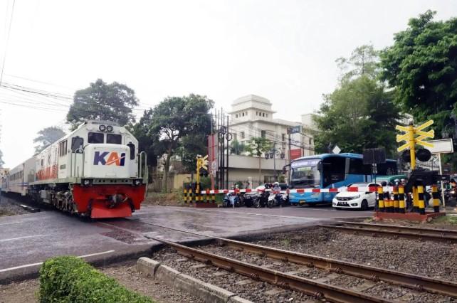 Perbaikan Geometri Jalur Rel di Gunung Sahari Digelar Dua Malam, KAI Imbau Pengendara Gunakan Jalur Alternatif