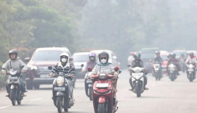 Pemadaman Karhutla di Kubu Raya Terus Diintensifkan, Manggala Agni Lakukan Operasi Hingga Malam Hari