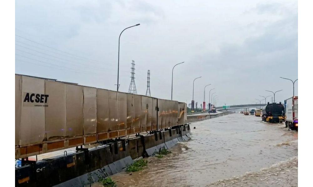 Hujan Lebat Picu Genangan di Tol Jakarta–Tangerang, Lalu Lintas Sempat Padat