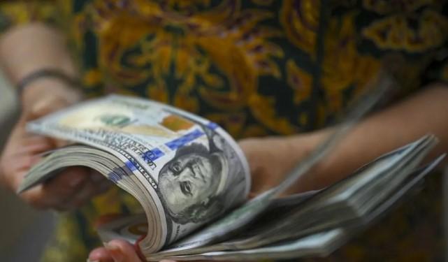 Ekonom Trimegah Nilai Pelemahan Rupiah Mendekati Rp17.000 per Dolar AS Hanya Sementara