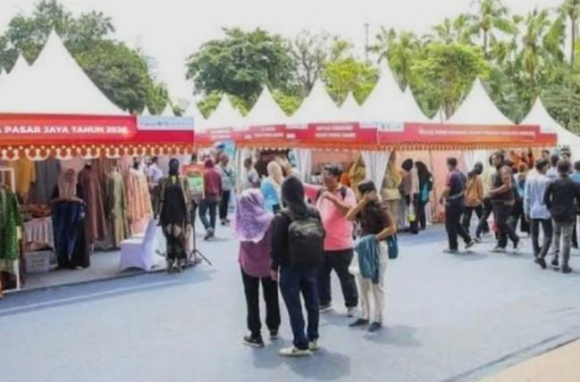 BUMD Pangan DKI Sediakan 3.000 Paket Sembako Murah dalam Bazar Ramadhan di Balai Kota