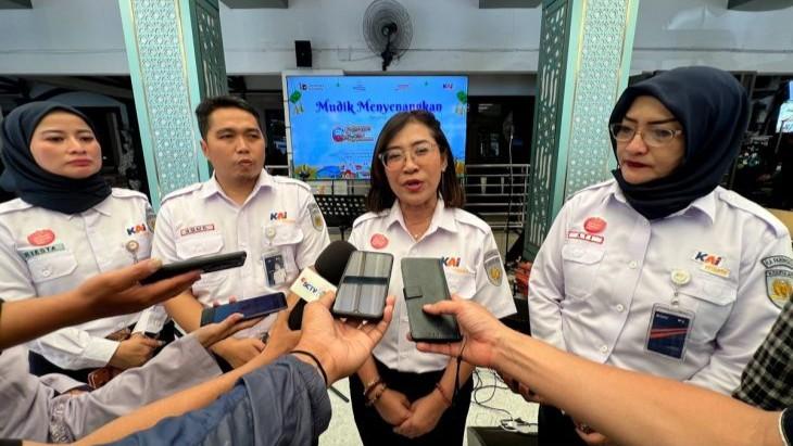 KAI Wisata Suguhkan Hiburan Budaya hingga Takjil bagi Pemudik di Stasiun Senen