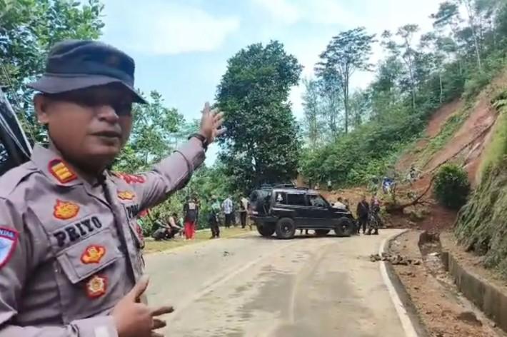 Polisi Tutup Jalur Selatan Garut Akibat Longsor di Bungbulang, Arus Dialihkan