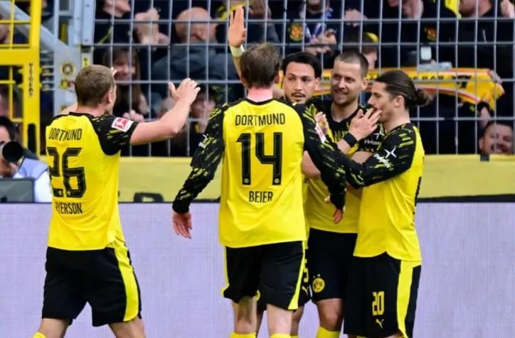 Borussia Dortmund Pesta Gol 4-0 atas Freiburg dan Kukuh di Posisi Kedua Bundesliga