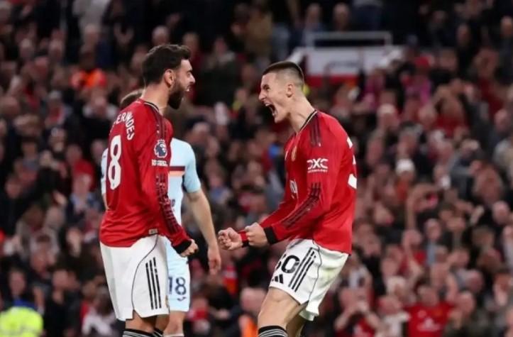 Manchester United Tumbangkan Brentford 2-1 dan Perkokoh Posisi Tiga Besar Liga Inggris