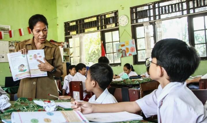 Kemendikdasmen Sebut Guru Daerah Lebih Tenang Mengajar Berkat Surat Edaran Baru