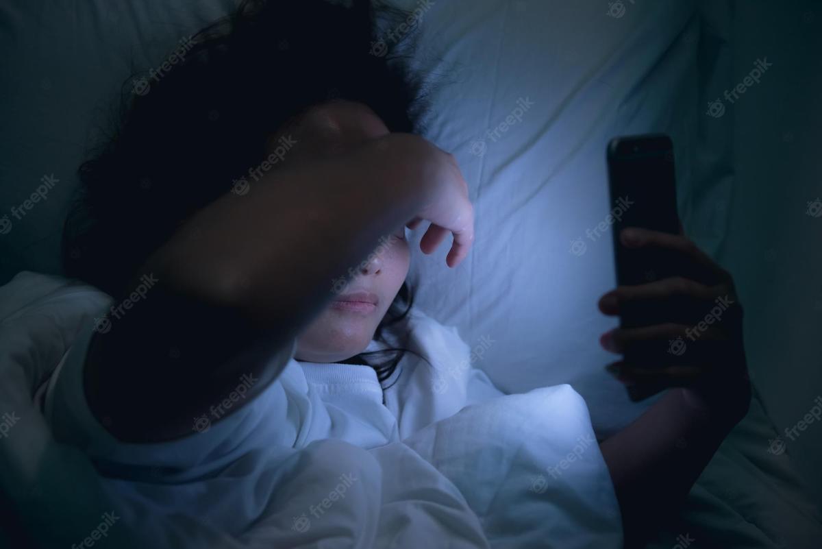 Kebiasaan Ini Menurunkan Kecerdasan Otak. Salah Satunya Sering Main HP