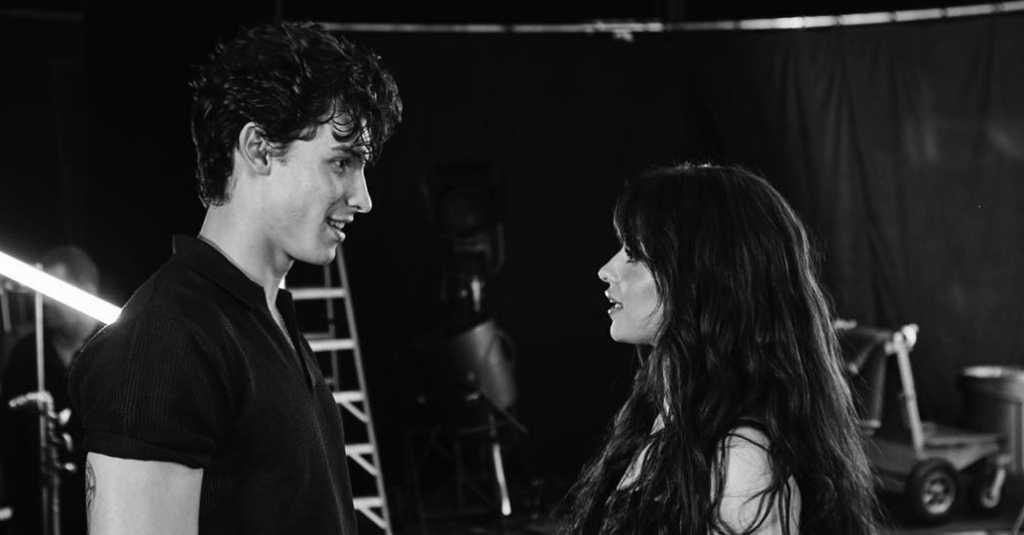 Kepergok Mesra di Depan Publik, Shawn Mendez dan Camila Cabello Pacaran?