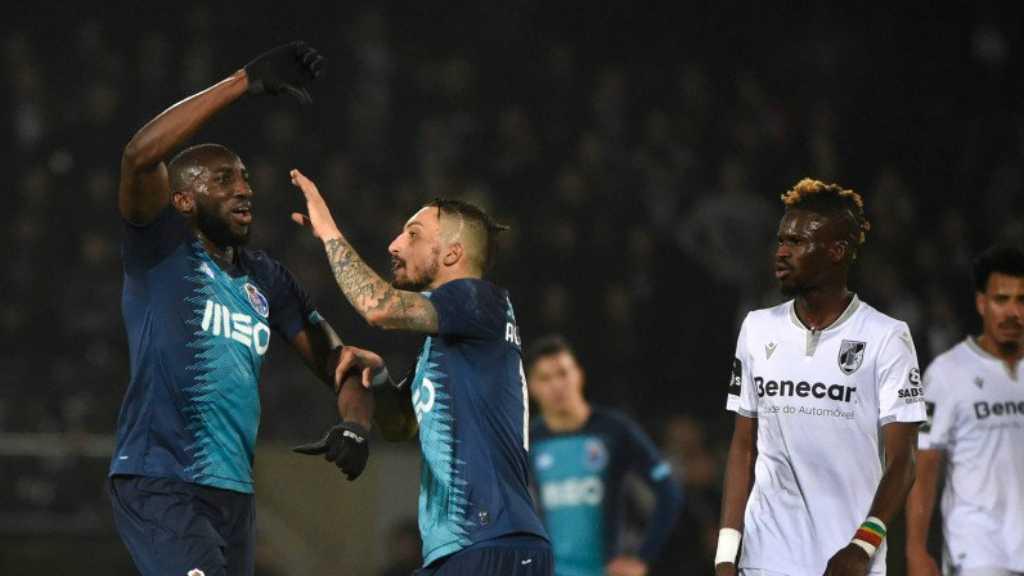 Jadi Sasaran Rasis, Striker Porto Ini Beri Dua Jempol Terbalik