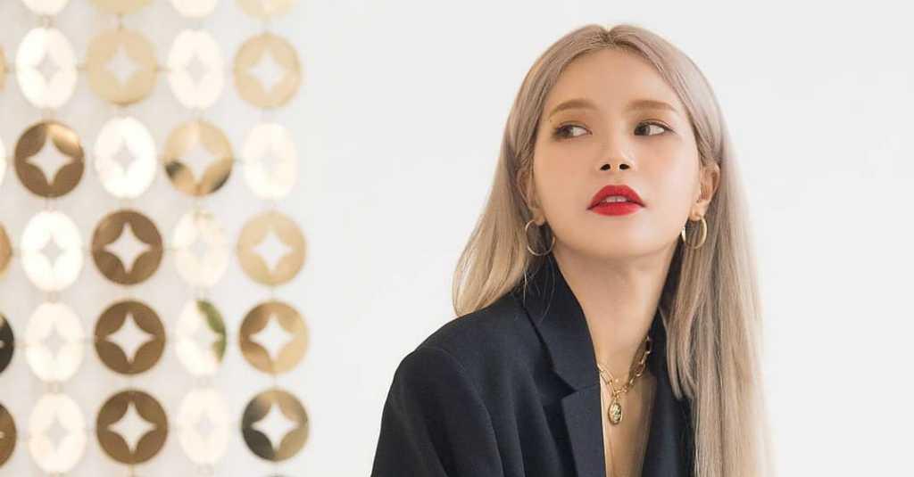 Penampilan Nyentrik Solar 'MAMAMOO' di Album Solo Perdananya