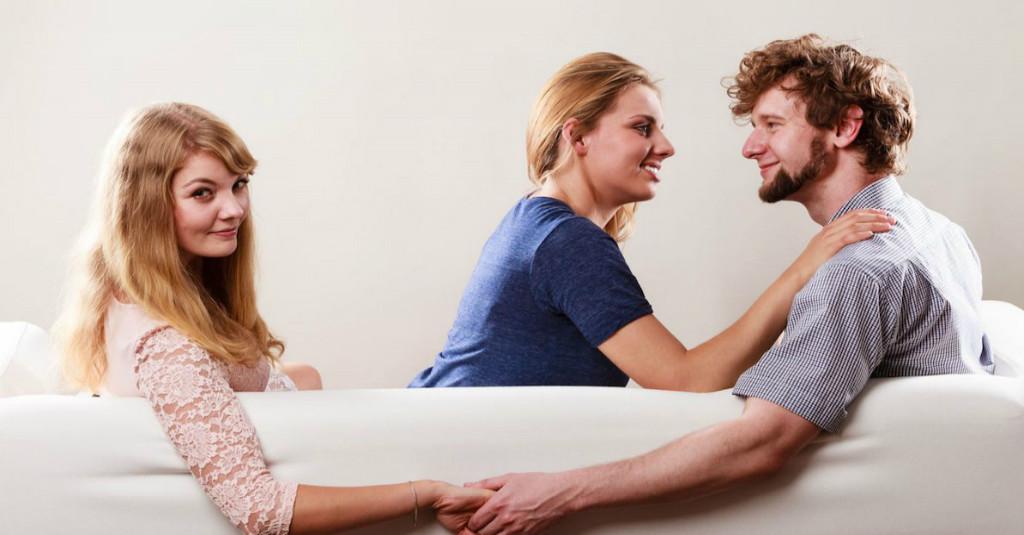 Ramai Isu Orang Ketiga, Ini Cara Mengurangi Rasa Was-was Terhadap Pasangan